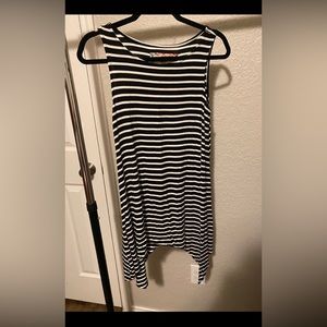 Shark bite styled tank top size small